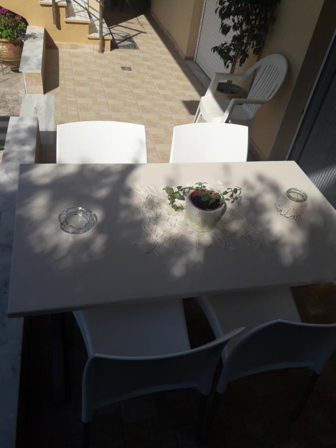 M&J Apartments นิกิติ ภายนอก รูปภาพ