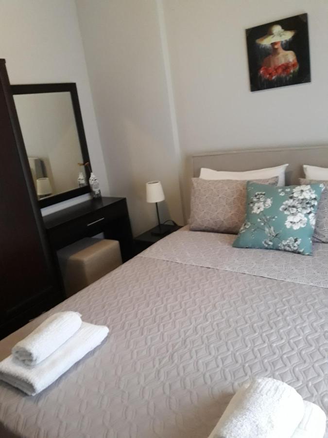M&J Apartments นิกิติ ภายนอก รูปภาพ
