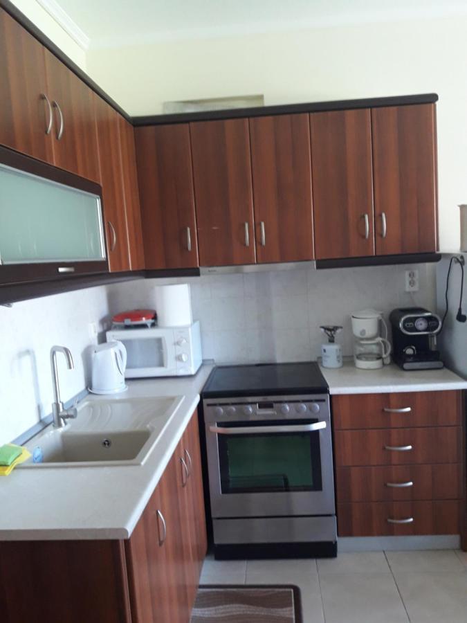 M&J Apartments นิกิติ ภายนอก รูปภาพ
